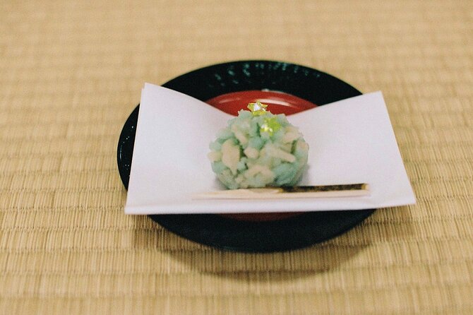 Tea ceremony by the tea master in Kyoto SHIUN AN - Who teaches you: a tea master with a tea name