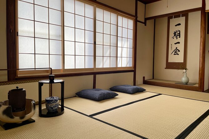 Tea ceremony by the tea master in Kyoto SHIUN AN - Matcha and sweets: the pause that makes the ceremony feel human