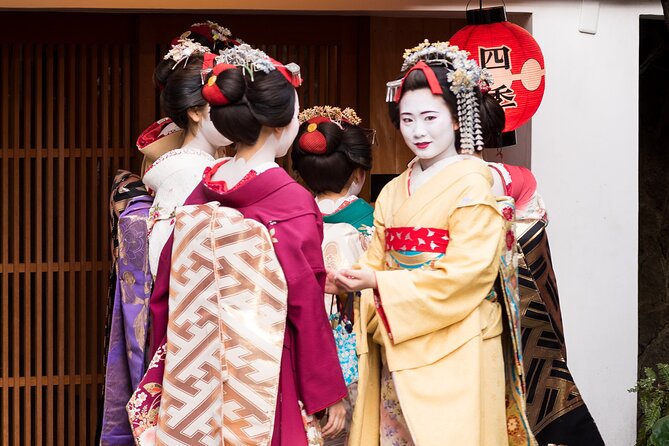 The right way to know Kyoto - Choosing your guide style: history lovers vs. “show me the best way”