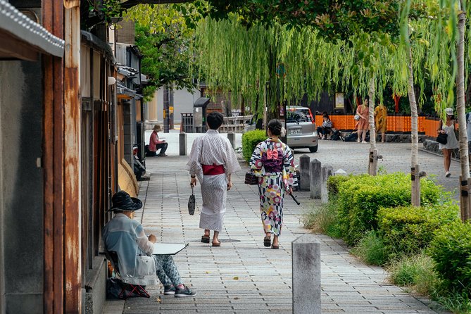 Treasures of Kyoto: Geishas & Traditions Private Tour - Getting Started in Higashiyama, Ending Near Yasaka