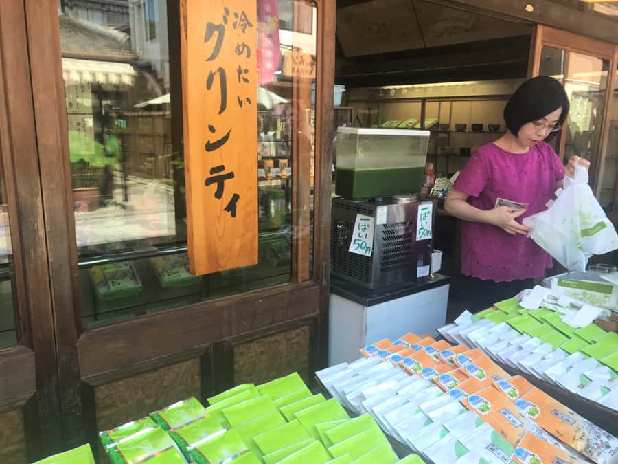 Uji: Green Tea Tour with Byodoin and Koshoji Temple Visits - Byodo-in Temple and the Phoenix Hall, with museum time